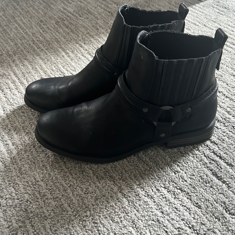 Roxy boots. Size 8.5, black.